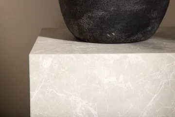 York High Travertin Sidobord 40x40x45 cm - Beige - Products - Möbler - Bord & matgrupp - Avlastningsbord & sidobord - Brickbord & småbord