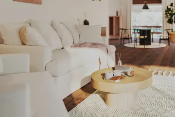 Kopparbo Soffbord 75 cm Runt Vitlaserad Ek - Ljust vitlaserat ekträ - Products - Möbler - Bord & matgrupp - Soffbord