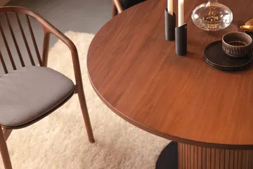 Noira Matgrupp 120 cm Runt Matbord med 4 Noira Stolar - Valnöt - Products - Möbler - Bord & matgrupp - Matgrupp