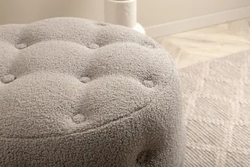 Benjamin Sittpuff - Greige - Products - Möbler - Fåtölj & stolar - Pall & puff - Sittpuff