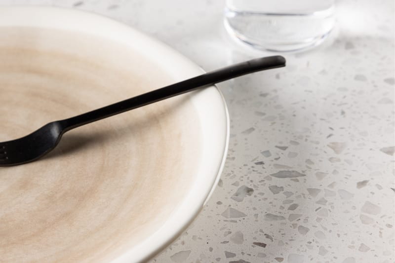 Jublie Tallrik 28 cm - Beige - Products - Servering & matlagning - Tallrikar & skålar