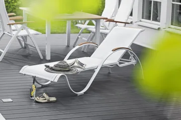 Nydala Solsäng Vit/Teak - Hillerstorp - Products - Utemöbler & utemiljö - Utestol & trädgårdsstol - Solsäng & solvagn